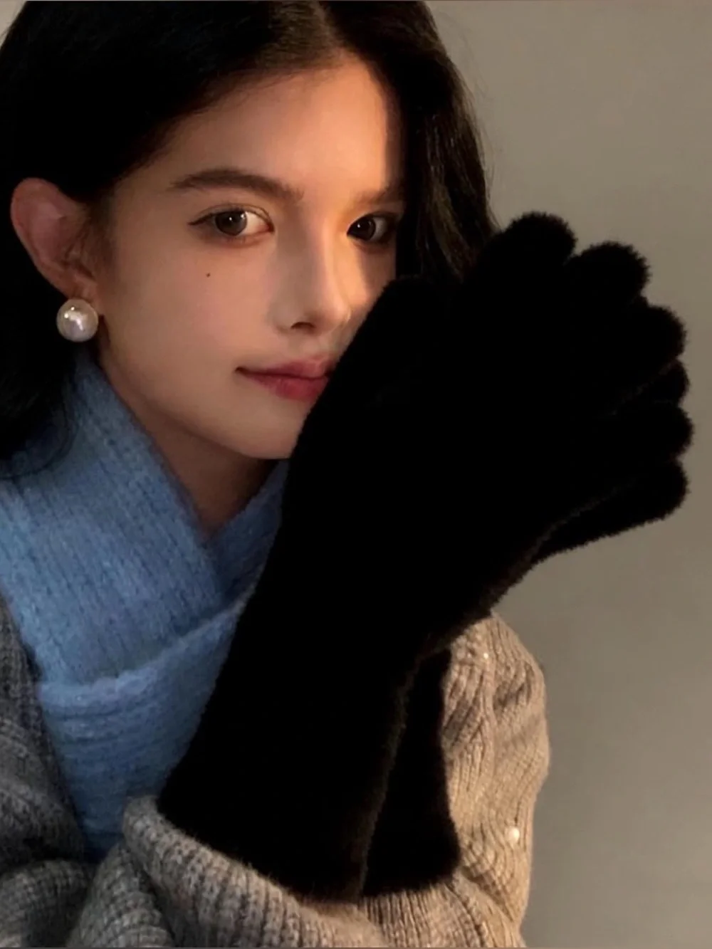 💞 New Pair of Women’s Cozy Black Plush Touch Screen Gloves